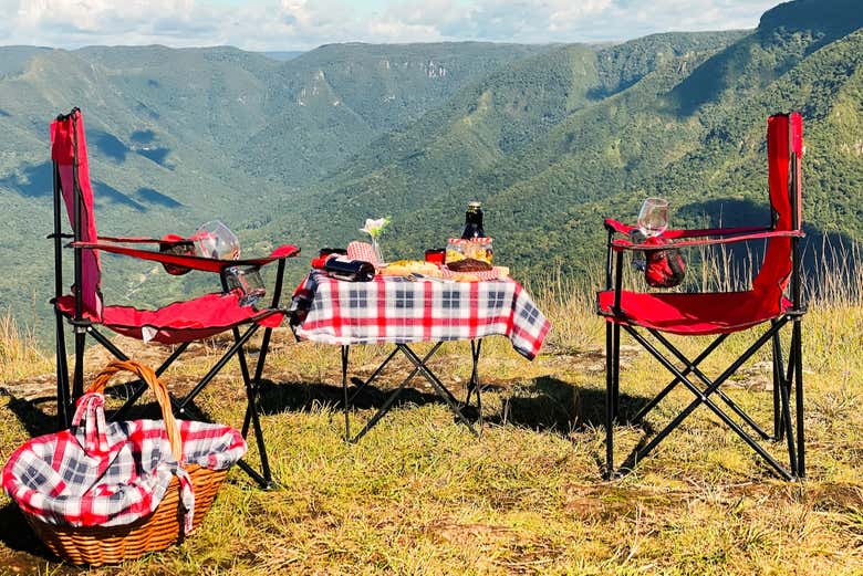 Mesas preparadas para el pícnic