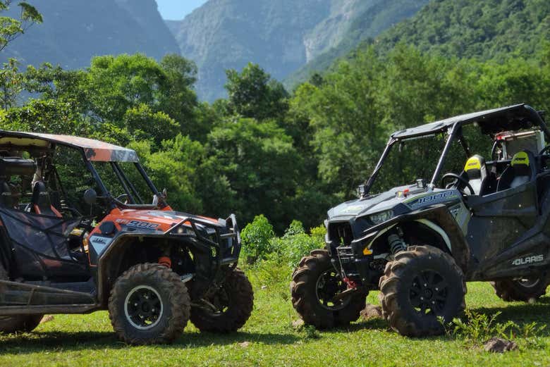 See the natural wonders of Praia Grande in buggy