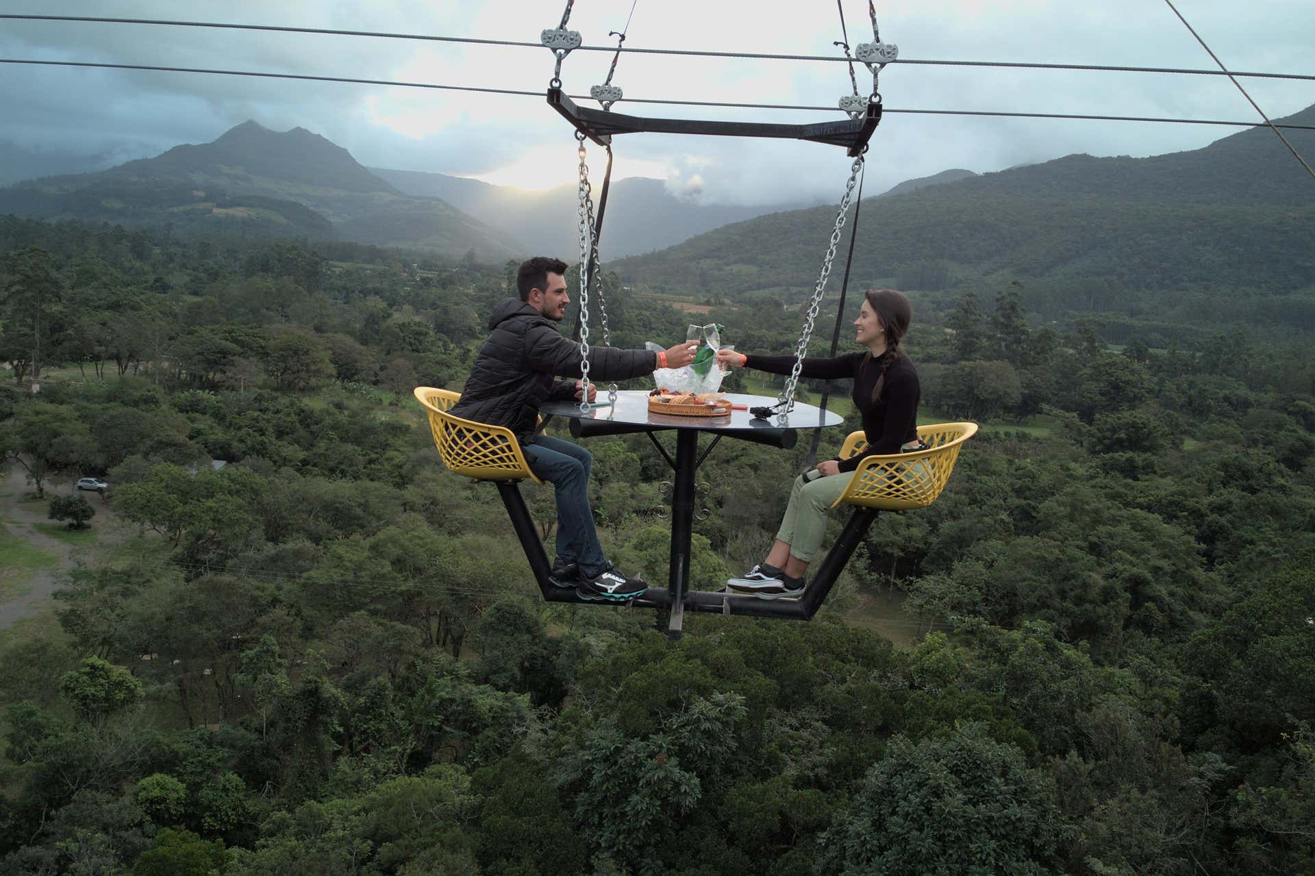 Piquenique na Skytable ao entardecer