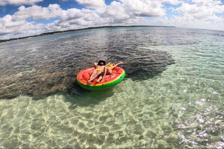 Banho de sol nas piscinas naturais