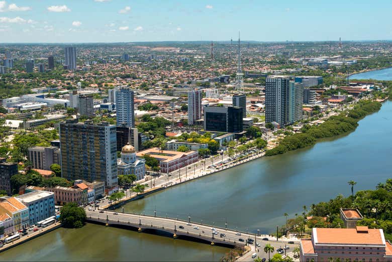 Rio Capibaribe atravessando o Recife