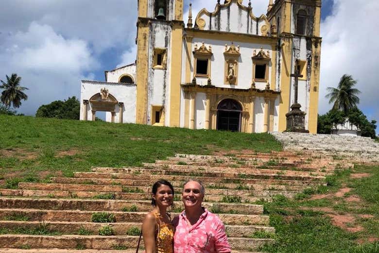 Posando junto à igreja do Carmo