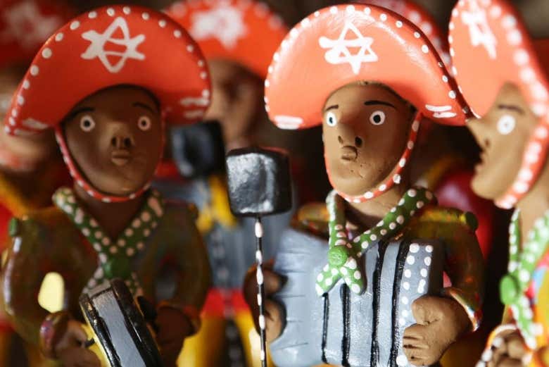 Estatuetas de artesanato local