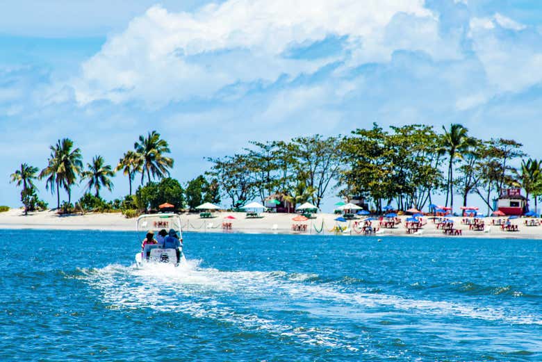 Navegando a bordo de uma lancha