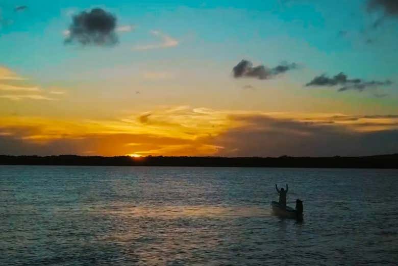 Tons dourados do entardecer na Praia do Jacaré