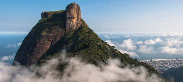 Trilha pela Pedra da Gávea