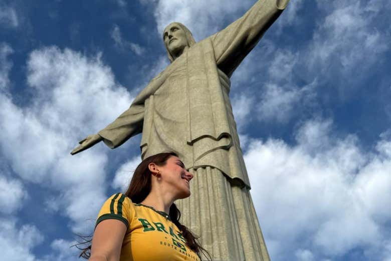 Maravillaos con la majestuosa estatua del Cristo Redentor