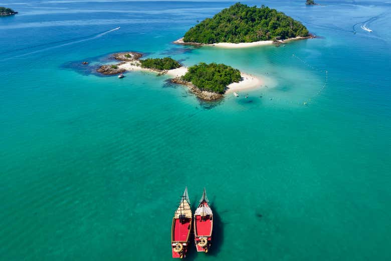 Navegando em direção às ilhas de Angra dos Reis