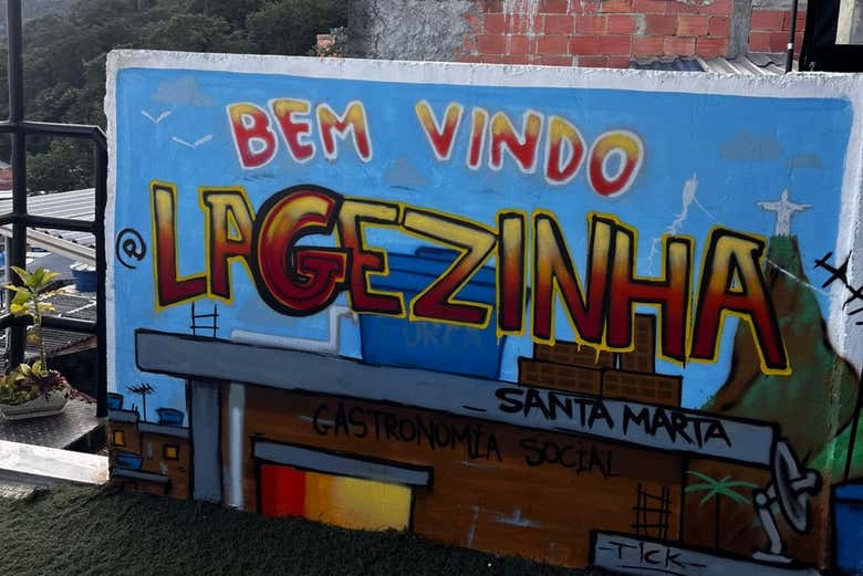 Letrero en la favela Santa Marta