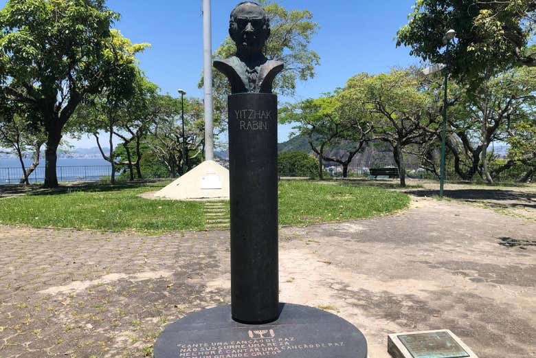 Estátua do rabino Yitzhak