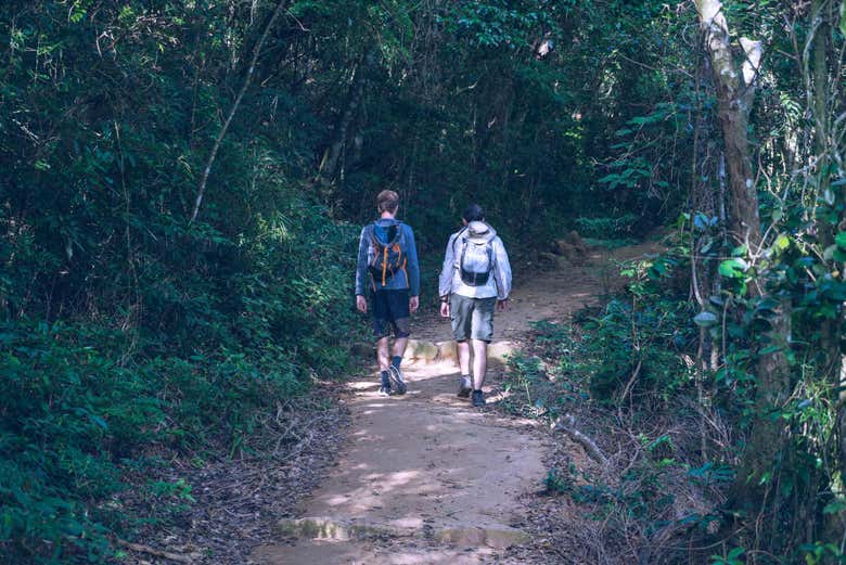 Caminhando até ao cume de Pedra Bonita