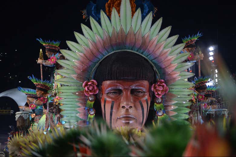 Una de las espectaculares carrozas del desfile