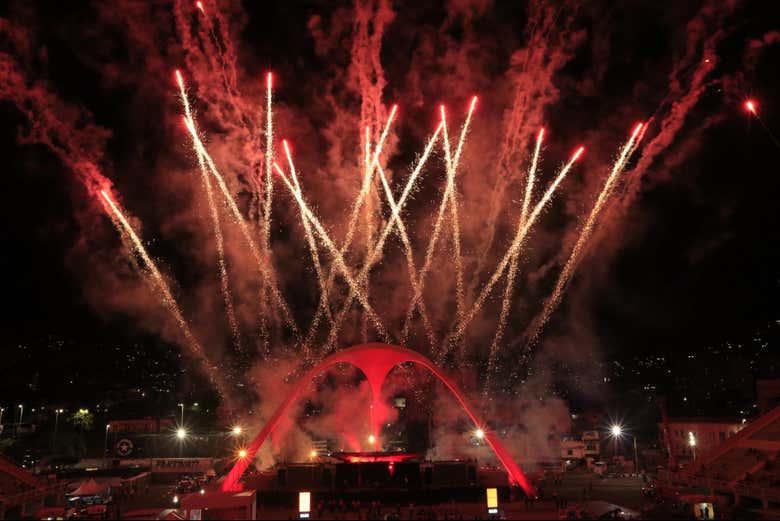 ¡Fuegos artificiales durante el desfile!
