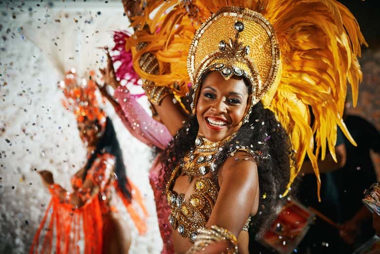 Sentiros deslumbrados en el taller de trajes del Carnaval