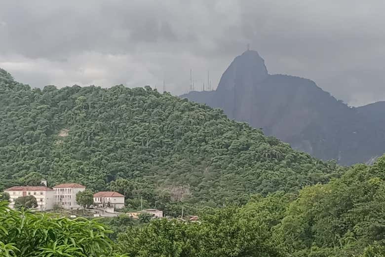 Vista do Pão de Açúcar da favela da Babilônia