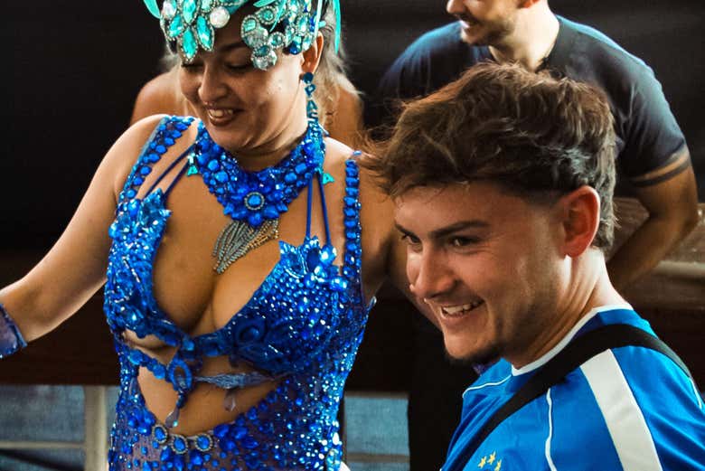 Viendo el espectáculo de samba