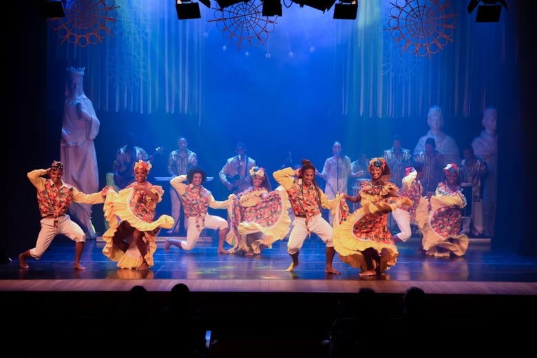 Dancers on the stage of Ginga Tropical