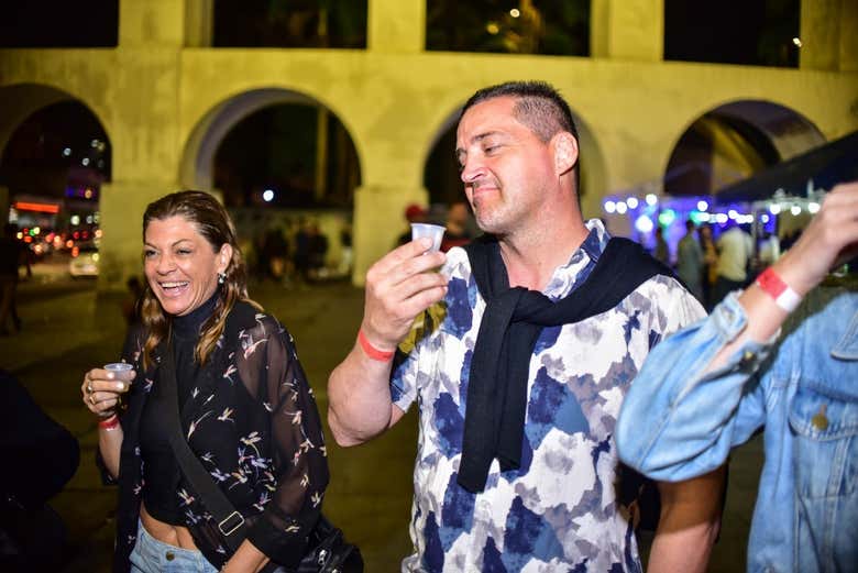 Desfrutando de um shot durante o tour
