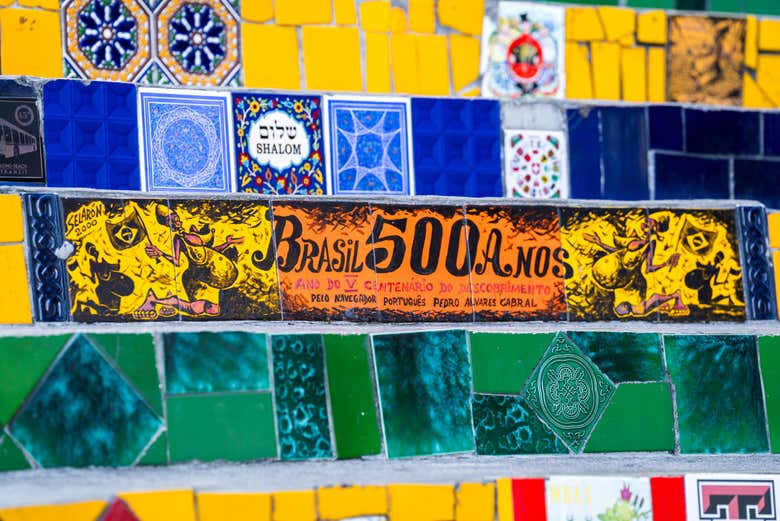 Cada azulejo cuenta una historia en la Escalera de Selarón