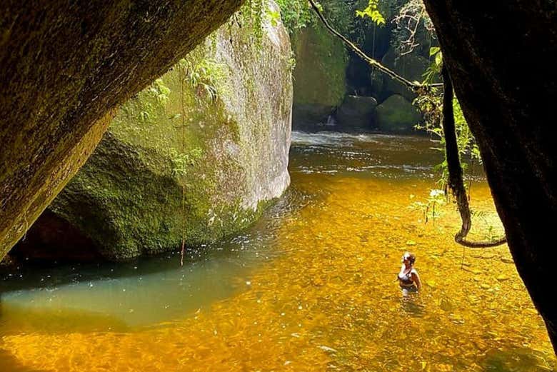 Un bagno nella piscina naturale