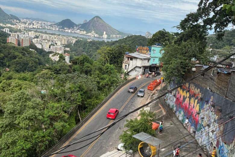 Subiremos as ruas da Rocinha de moto