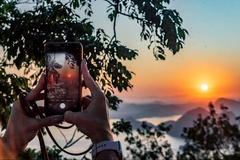 Você contemplará o amanhecer em um cenário icônico do Rio
