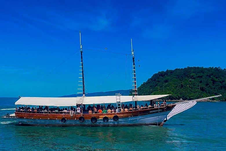 O barco em que navegaremos pela Ilha Grande