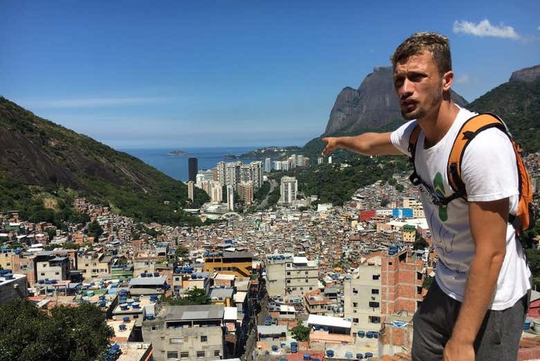 Escutando as explicações do guia