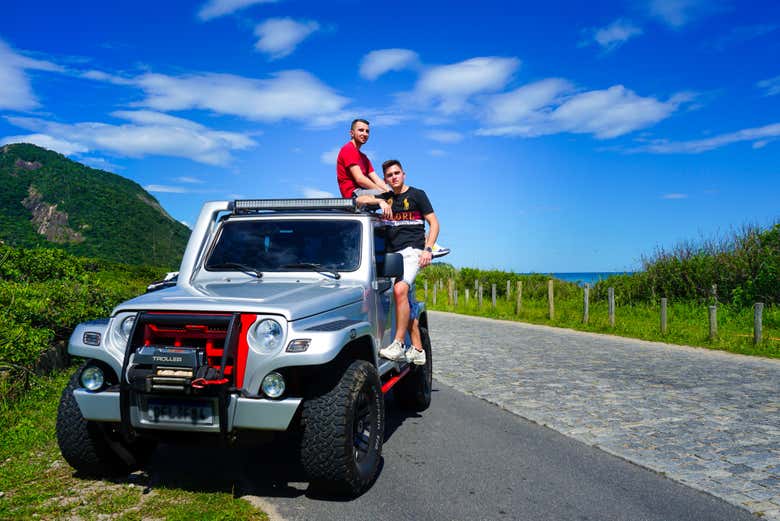 Desbravando las playas más escondidas de Río en Land Cruiser 4X4