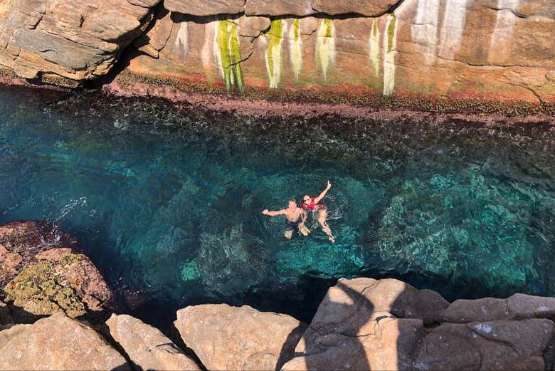 Disfrutando de un baño en las islas Tijuca