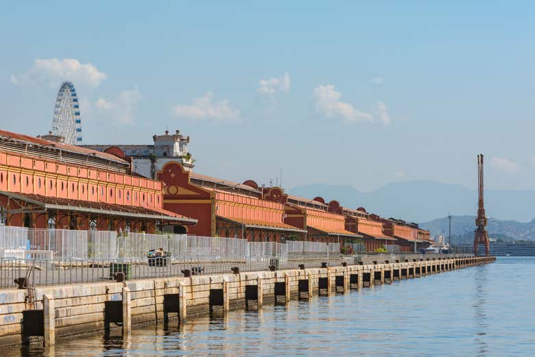 Stroll down the shores of the Olympic Boulevard