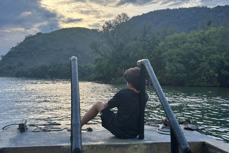 Contemplando a paisagem da Barra da Tijuca durante o passeio