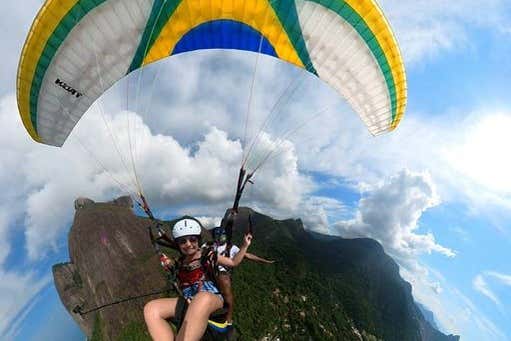 Voo de parapente pelo Rio de Janeiro