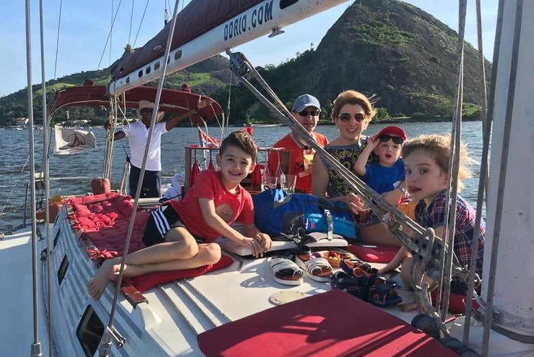 Tarde en familia en el velero