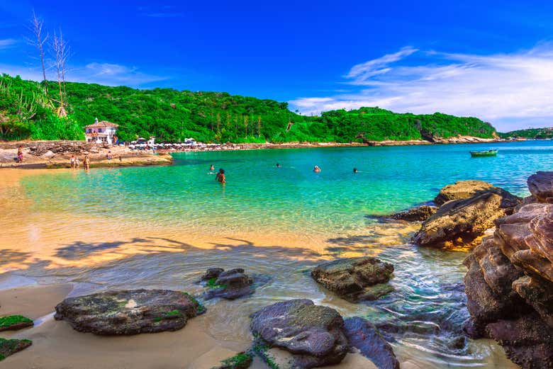 Águas cristalinas no paraíso de Búzios