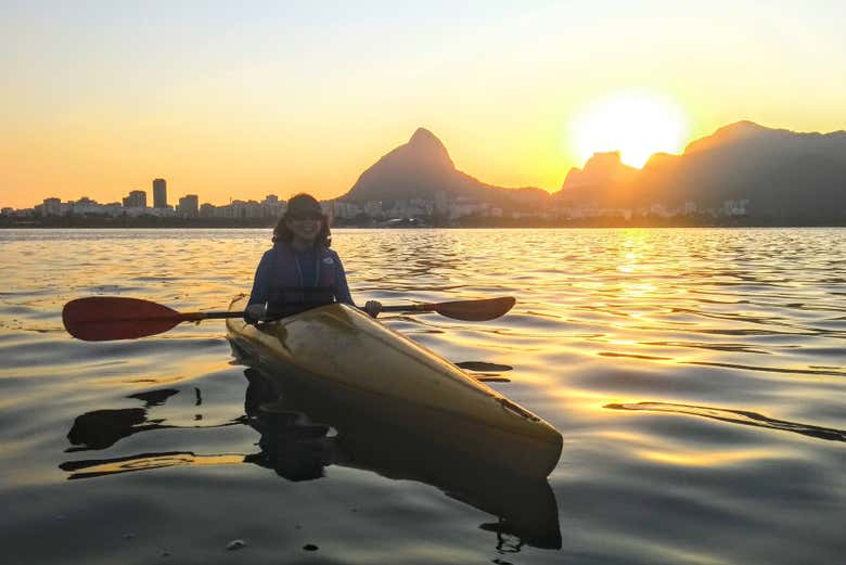 Remando ao pôr do sol