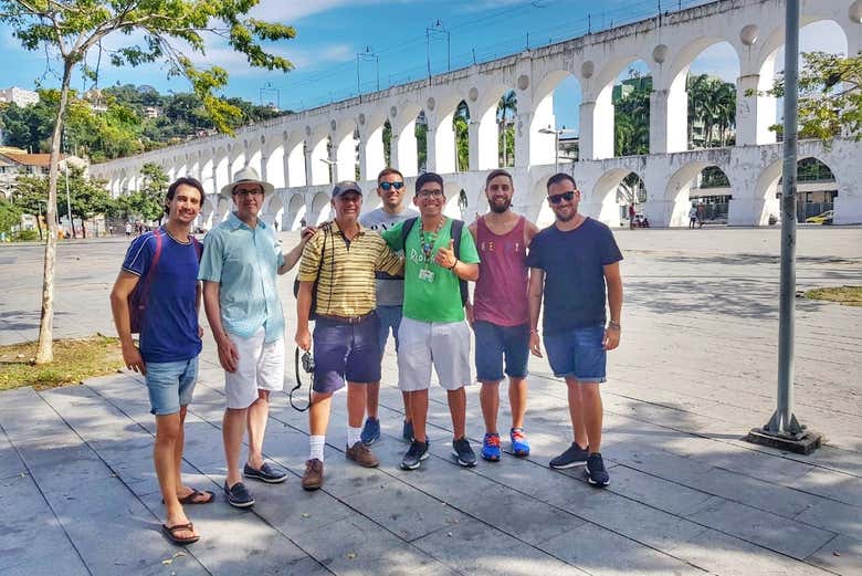 Posando em frente aos Arcos da Lapa