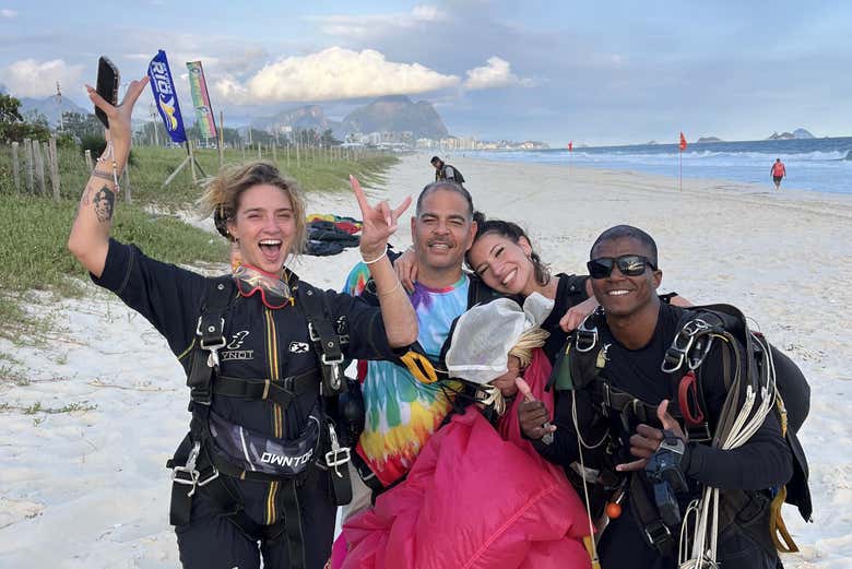 Foto de grupo después del aterrizaje en la playa