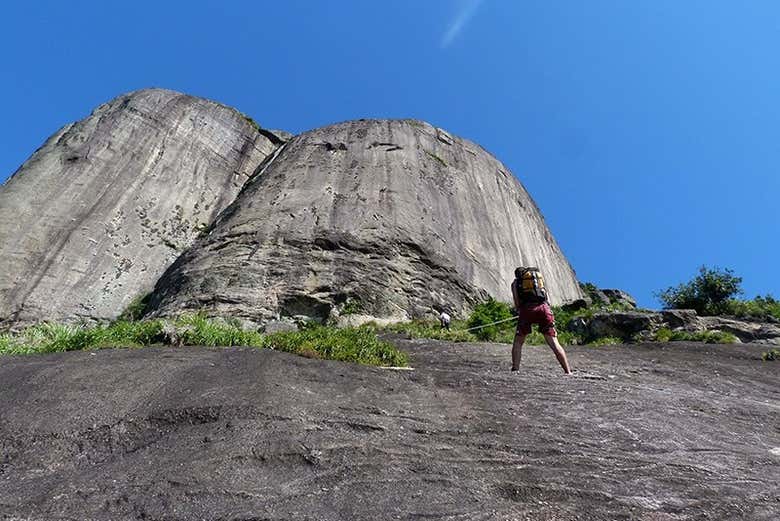 Fazendo rapel na Pedra da Gávea