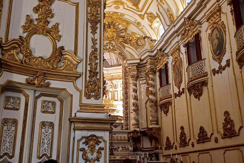 Iglesia do Carmo, conocida por su estilo Rococó