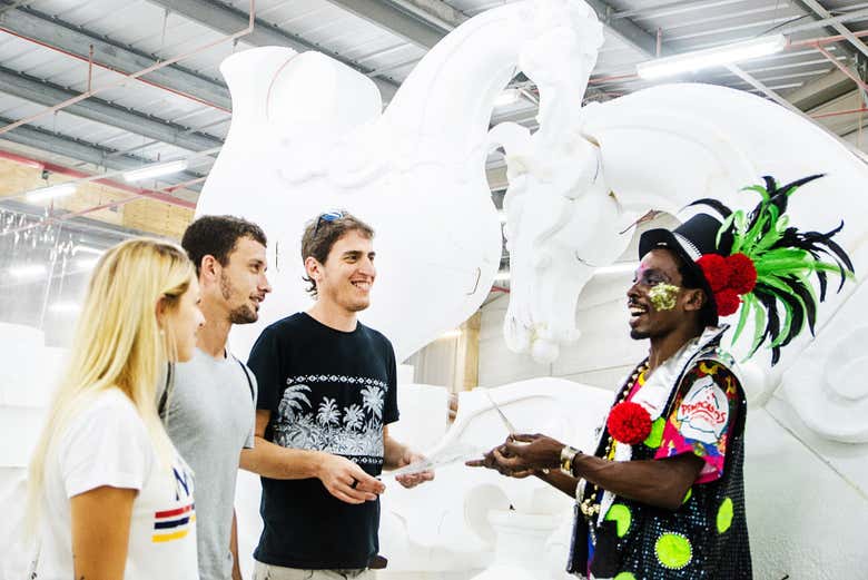 Tour pelos bastidores do carnaval carioca