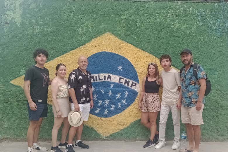 See the colourful murals in Babilônia