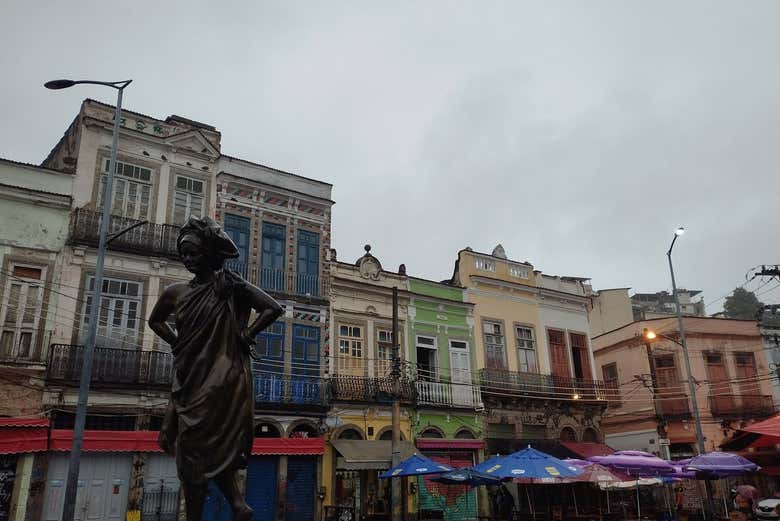 Estatua de la bailarina Mercedes Baptista