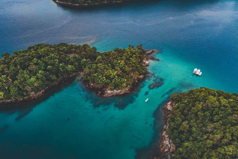 Vista aérea de la Laguna Azul, en Ilha Grande