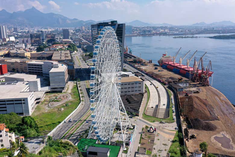 Get amazing views of Rio from the Ferris Wheel