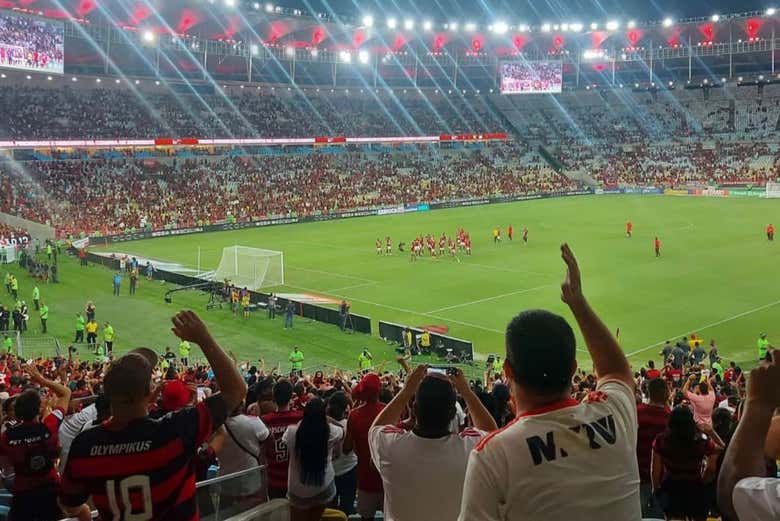 Gritaréis los goles y las faltas como los locales