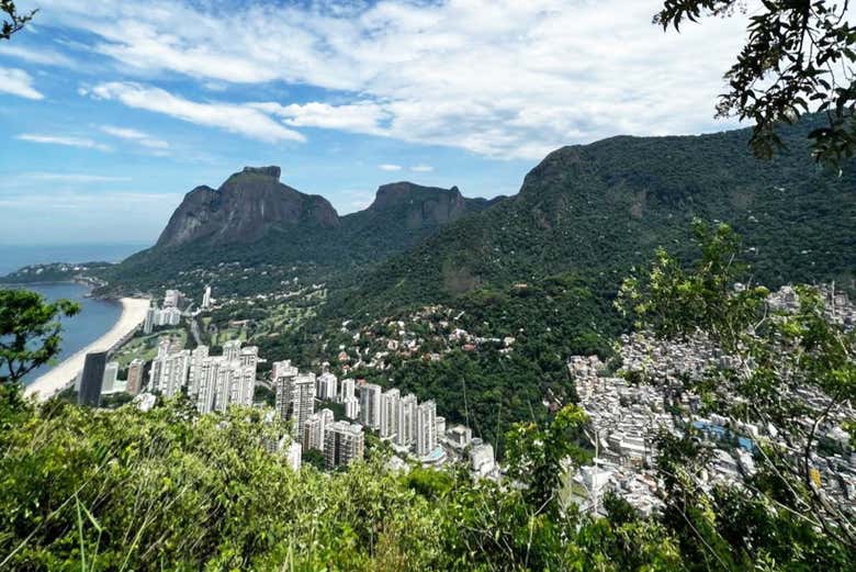 Vista panoramica sul Morro Dois Irmãos  