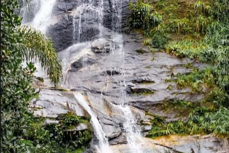 Admire the Cascatinha waterfall, the tallest in the park