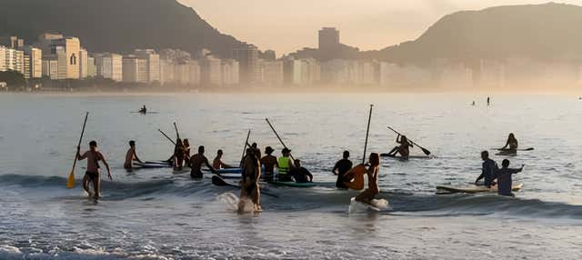 Stand up paddle no Rio de Janeiro ao amanhecer