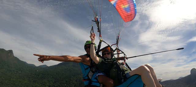 Voo de parapente pelo Rio de Janeiro